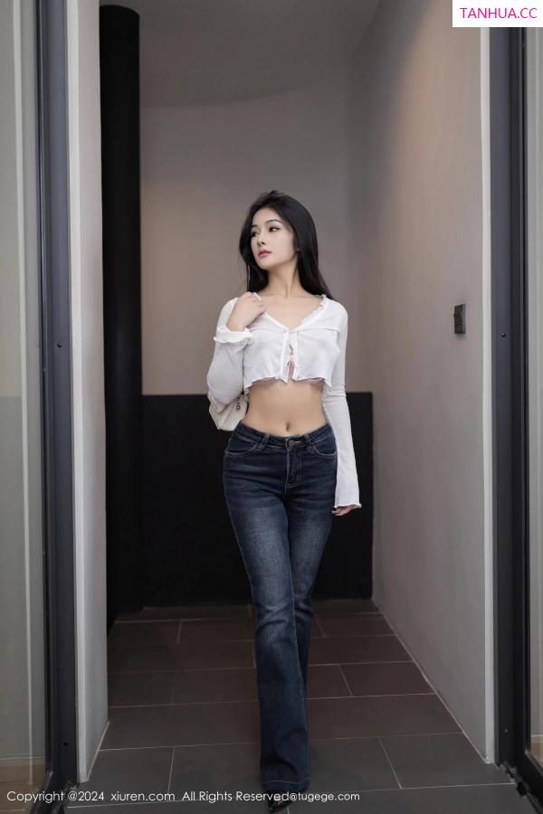  [XiuRen]高清写真图 2024.03.20 No.8262 小茶茶tea 丝袜美臀第7张图片